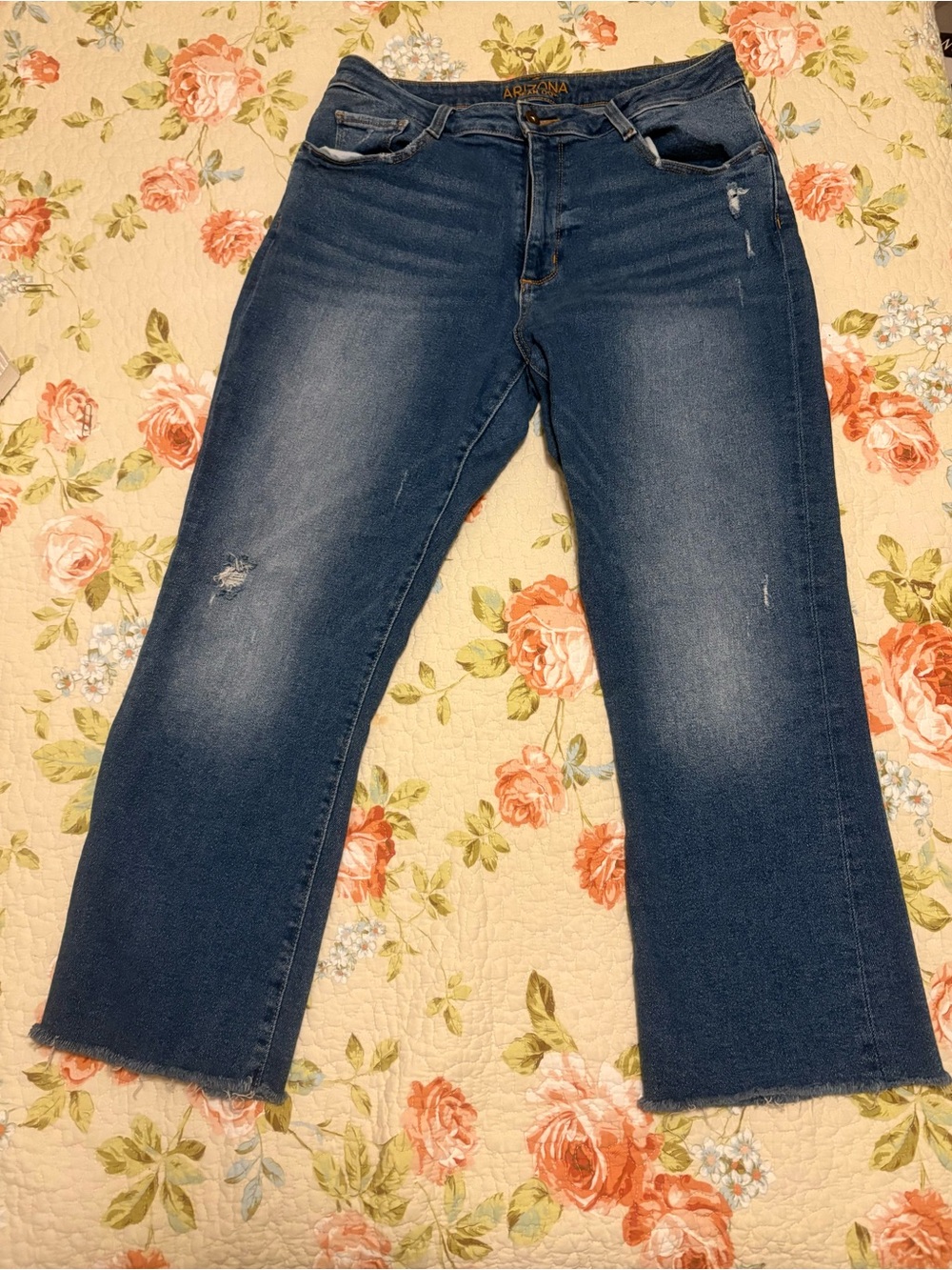 Arizona Jean Co Junior’s Hi-Rise Distressed Jeans Raw Hem Size 13